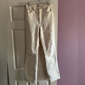 Abercrombie Ultra High Rise 90s Straight Jeans in Cream size 25R Curve Love
